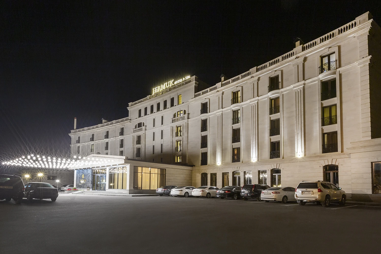 Фасад гостинично-курортного комплекса Jermuk Hotel & SPA